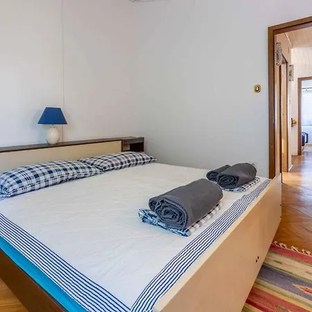 Holiday home In - Insel Krk 39437 *