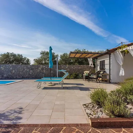 Holiday home In - Insel Krk 39437 *